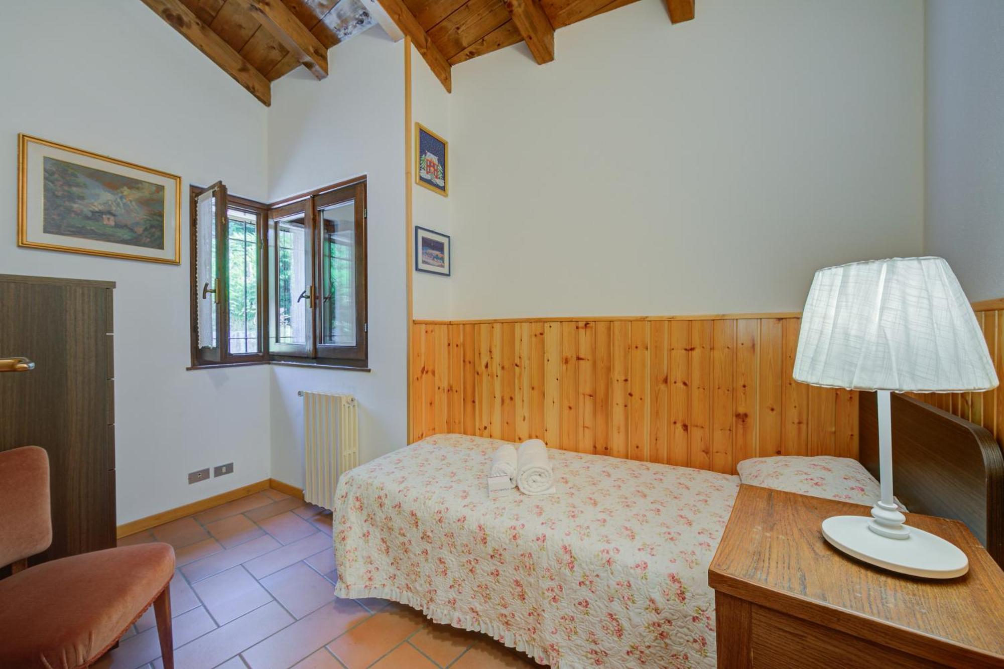 Villa Il Castagno Few Min From Beach - Happy Rentals Castelveccana المظهر الخارجي الصورة