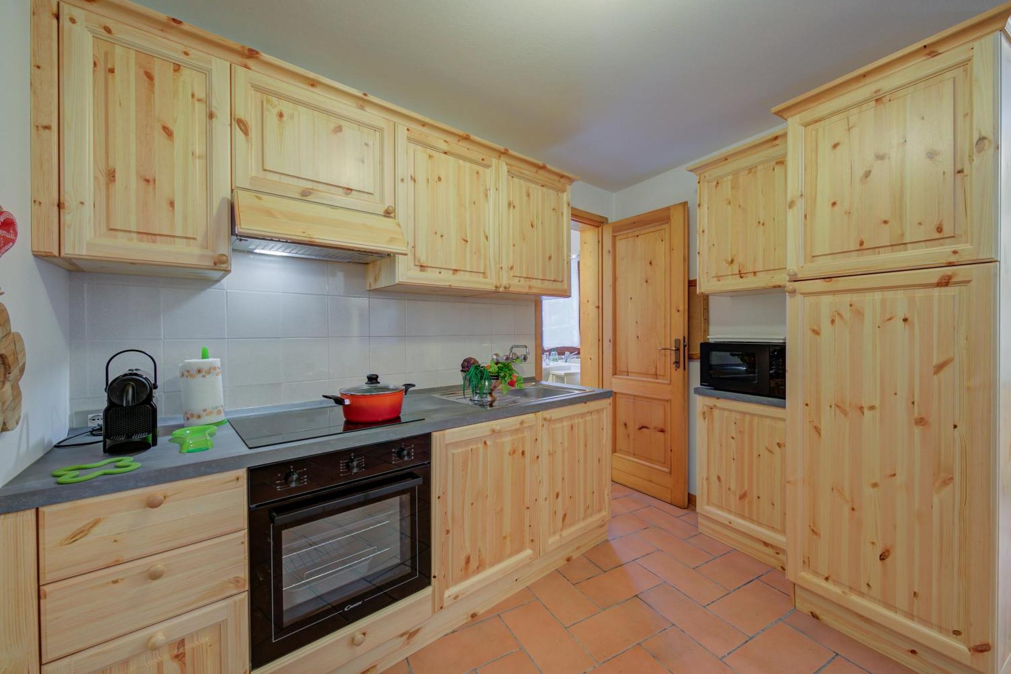 Villa Il Castagno Few Min From Beach - Happy Rentals Castelveccana المظهر الخارجي الصورة