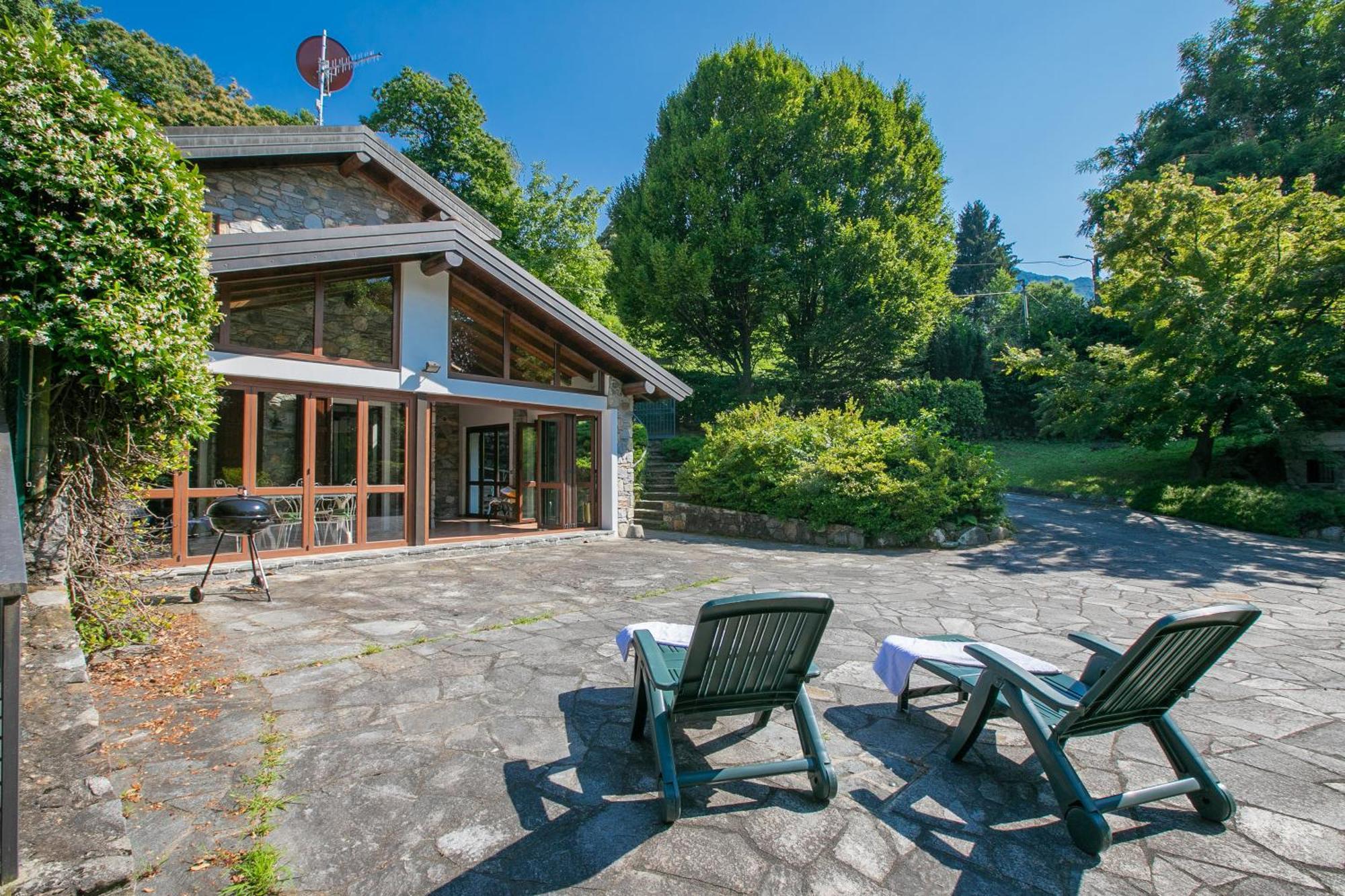 Villa Il Castagno Few Min From Beach - Happy Rentals Castelveccana المظهر الخارجي الصورة